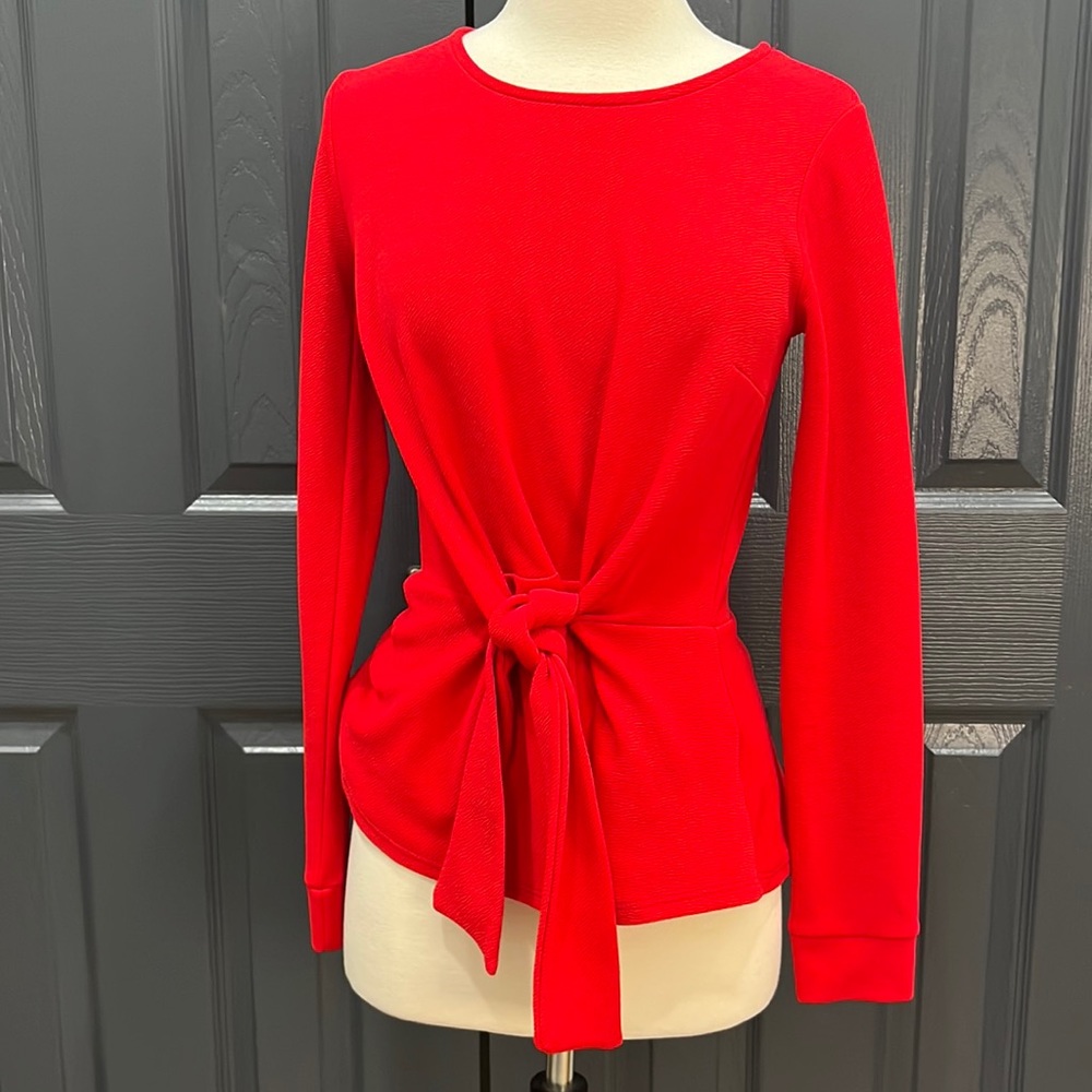 Like new Bar lll red long sleeve top and tie front accent